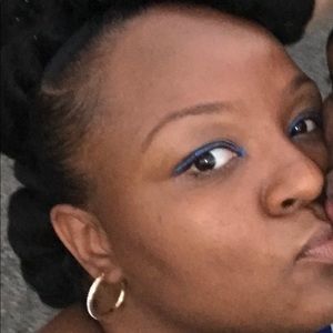 Meet your Posher, Edneisha